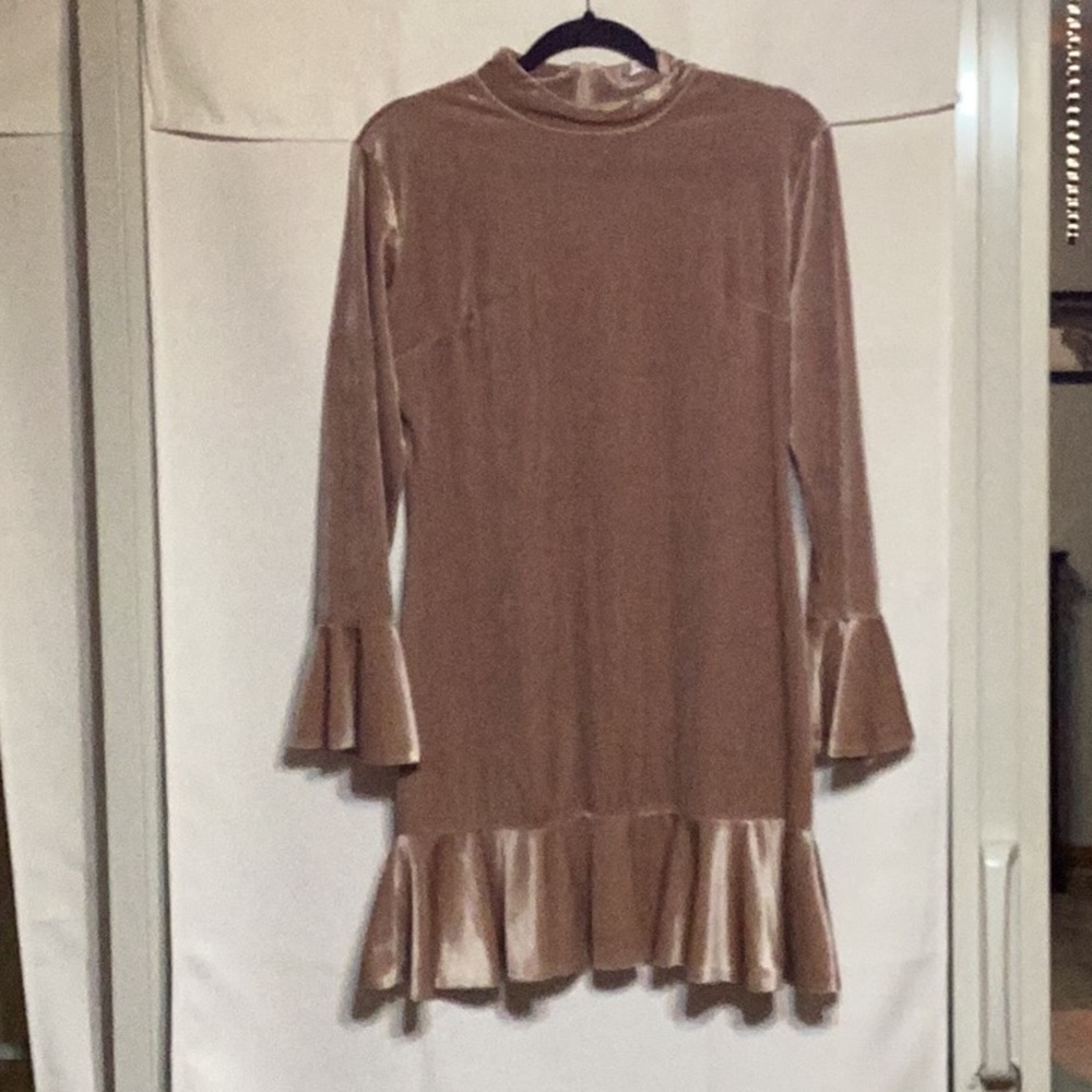 Elegant Long Sleeve Velvet Dress in Gold/Tan